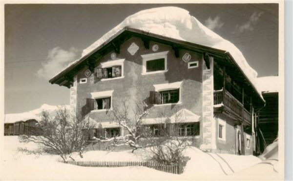 Klosters GR Typisches Bündnerhaus