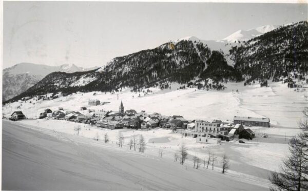 Mont-Genevre Montgenevre 05 Hautes-Alpes Winterpanorama