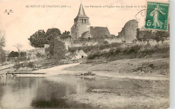 Ainay-le-Chateau 03 Allier Les remparts et l église vue des Bords