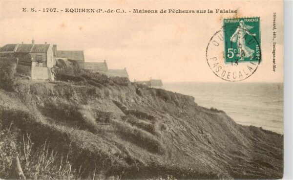 Equihen-Plage 62 Pas-de-Calais Maisons de Pecheurs sur la Falaise