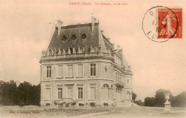 Dangu 27 Eure Le Chateau vu de cote
