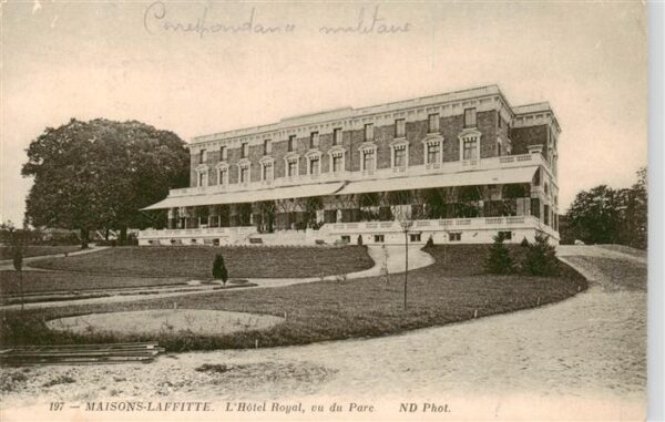 Maisons-Laffitte 78 Yvelines Hôtel Royal vu du parc