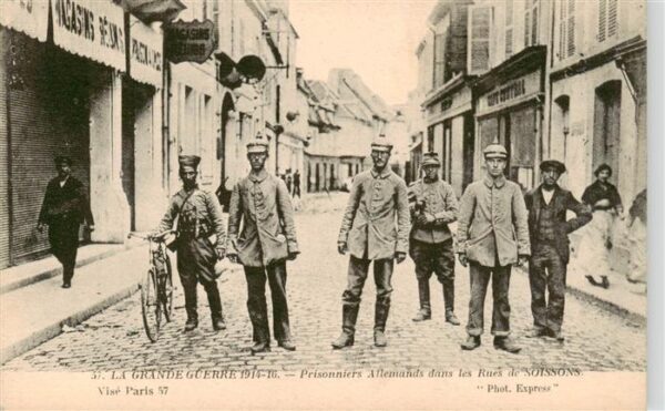Soissons 02 Aisne Prisonniers Allemands dans les Rues de
