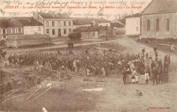 Stenay 55 Meuse Le 120e d’Infanterie traversant Laneuvi