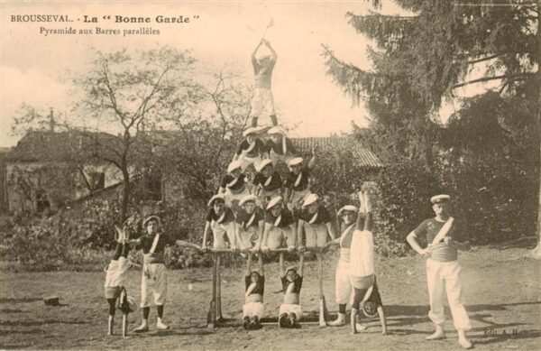 Brousseval 52 Haute-Marne La Bonne Garde Pyramide aux Barres para