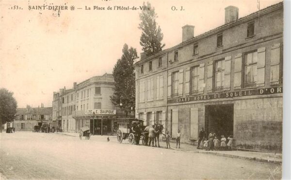 Saint-Dizier 52 Haute-Marne La Place de l’Hotel de Ville