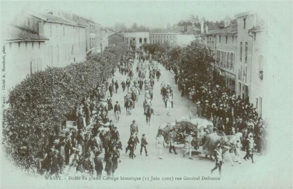 Wassy 52 Haute-Marne Defile du grand Cortege historique rue