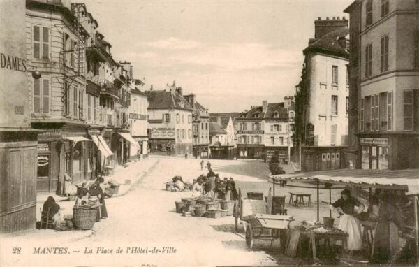 Mantes-la-Jolie Mantes-sur-Seine 78 Yvel La Place de l’Hotel de Ville