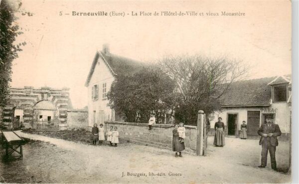 Bernouville 27 Eure La Place de l’Hotel de Villeet vieux Mo