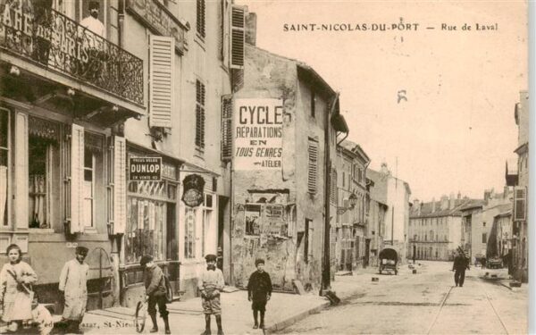 Saint-Nicolas-du-Bosc Rue de Laval