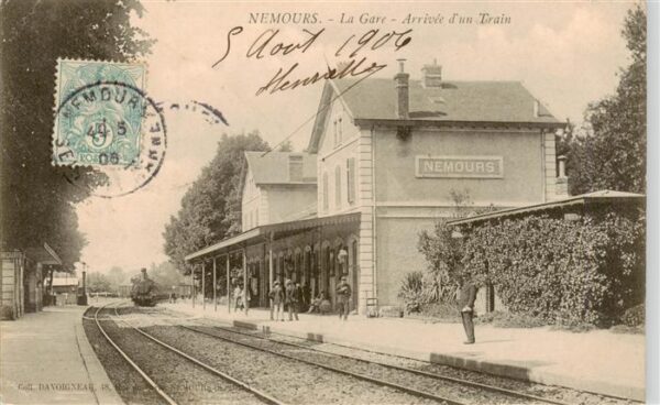 Nemours 77 Seine-et-Marne La Gare Arrivee d’un Train