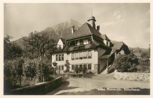 Hondrich Spiez BE Schulhaus