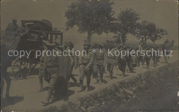Militaria WK1 unterwegs Gruppenfoto Pferdegespann