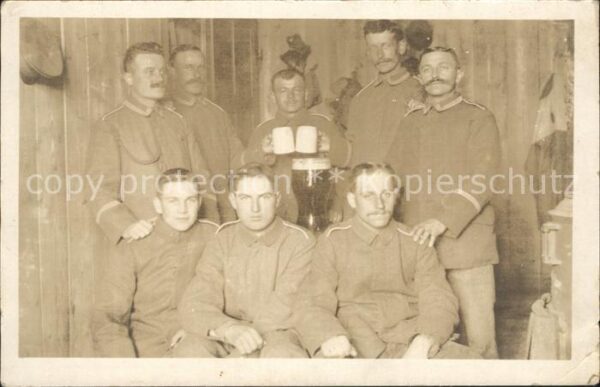 Militaria WK1 Gruppenfoto Bier