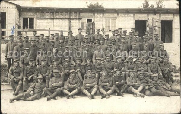 Militaria WK1 Gruppenfoto Im Feld