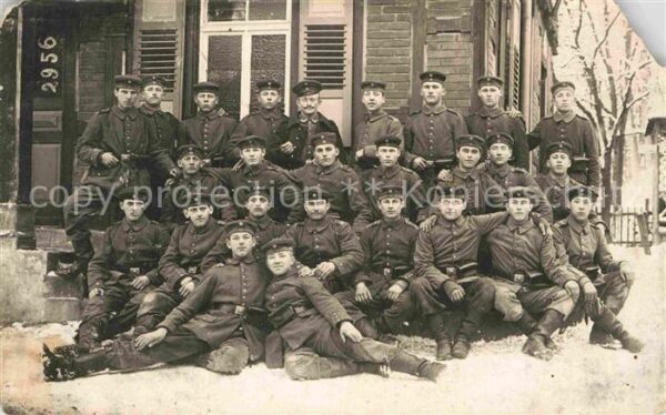 Militaria WK1 Gruppenfoto Ecke fehlt