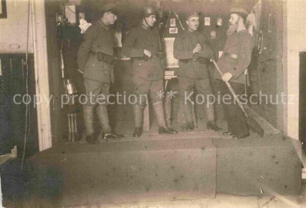 Militaria Soldatenleben Gruppenfoto WK1 beschnitten