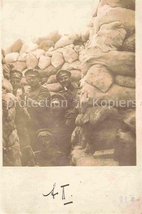 Militaria Schuetzengraben WK1 Gruppenfoto Soldaten