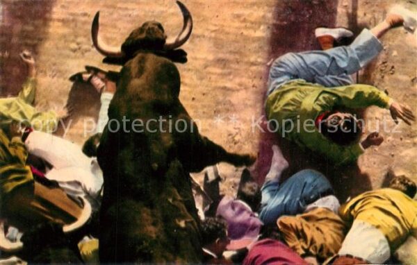 Pamplona Navarra Este toro salta por encima de los mucha