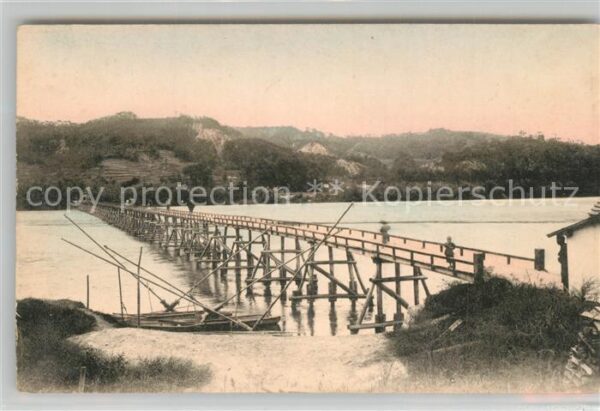 Japan Brücke über dem Fluss