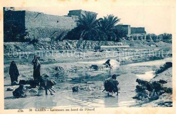 Gabes Lavueses au bord de l Oued