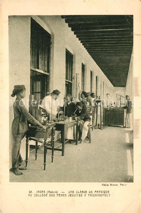 Malaysia Malaya Une classe de Physique College Peres Je