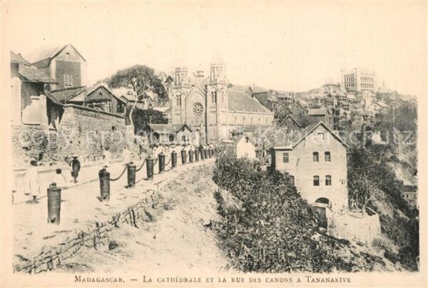 Madagaskar Cathedrale et la rue des canons a Tanan