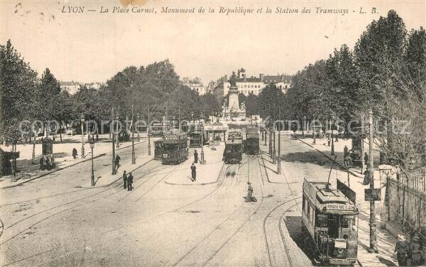 Strassenbahn Lyon Place Carnot Monument de la Republ