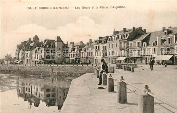 Le Croisic Les Quais et la Place d_Aiguillon