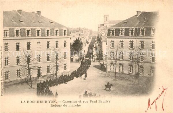 La Roche-sur-Yon Casernes et Rue Paul Baudry Retour de m
