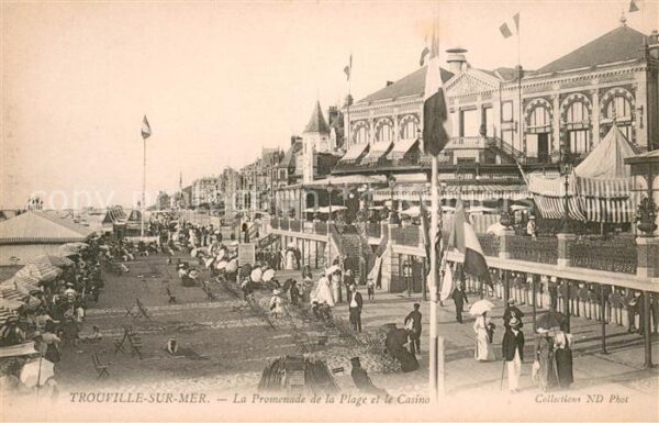 Trouville-sur-Mer Promenade plage et le casino