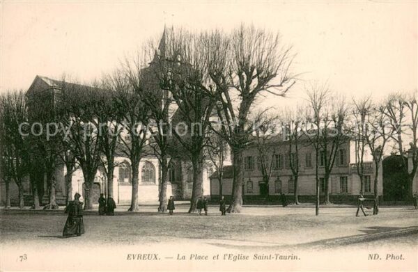 Evreux La Place et l'Eglise Saint Taurin