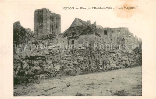 Noyon Oise Place de l_Hôtel de Ville Les Magasins