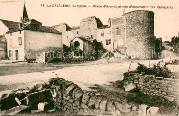 La Cavalerie Place d_Armes et vue d'ensemble des rem
