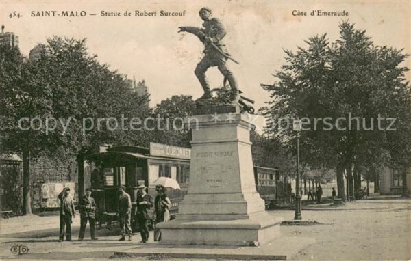 Saint-Malo 35 Statue de Robert Surcouf Monument Tram