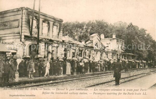 Senlis Oise Devant la gare bombardée Grande Guerre