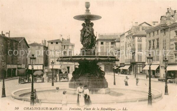 Chalons-sur-Marne Fontaine Place de la République