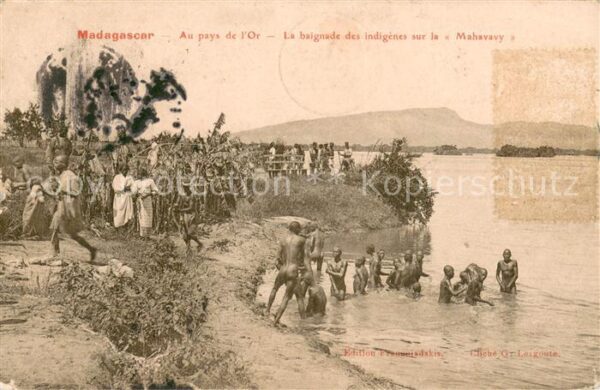 Madagascar Au pays de l'Or Baignade des indigènes