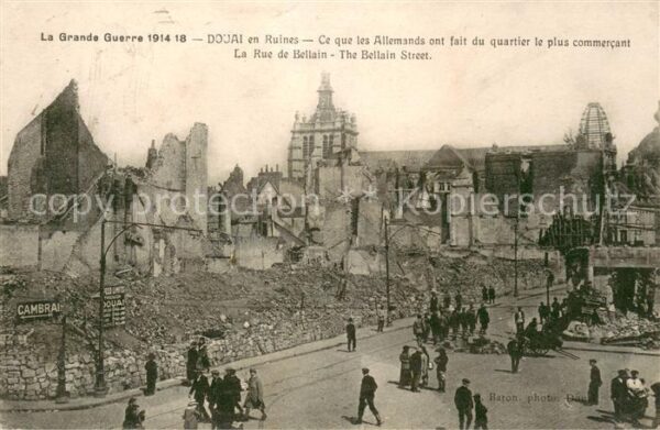 Douai 59 La ville en ruines Rue de Bellain Grand
