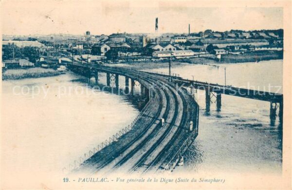 Pauillac Vue Generale de la digue Pont