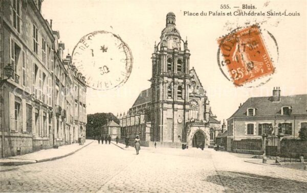 Blois 41 Place du Palais et Cathedrale Saint Lou