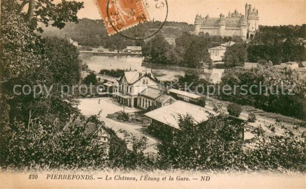 Pierrefonds Oise Chateau étang et la gare