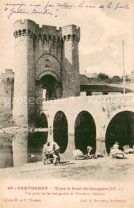 Parthenay Tour et Pont Saint Jacques vue prise su