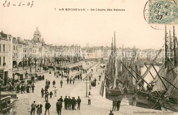 La Rochelle Charente-Maritime Le Cours des Dames Port Bateaux