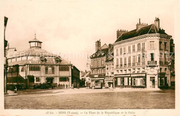 Sens 89 La Place de la Republique et la Halle