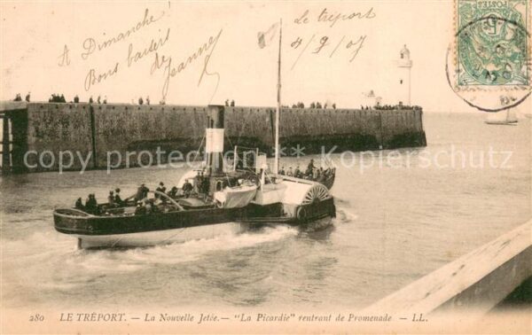 Le Treport La nouvelle jetée La Picardie rentrant