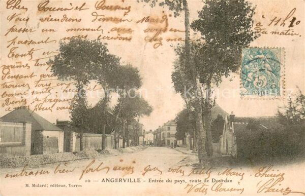 Angerville Essonne Entrée du pays route de Dourdan