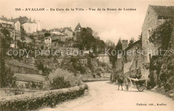 Avallon Un coin de la ville vue de la Route de