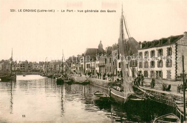 Le Croisic Le port vue Generale des quais