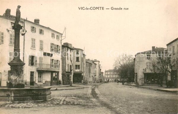 Vic-le-Comte Grande Rue Fontaine